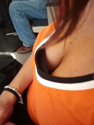 The Giants ended up losing to the Pirates but I think we all won with his girl&#8217;s orange&#38;black cleavage.Â  Looking for a girlfriend