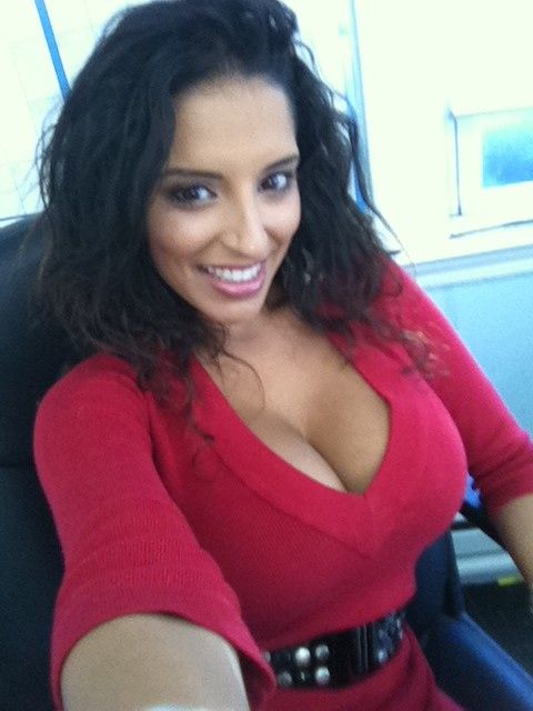 Stunning big tits rookie in this awesome amateur selfshot picture