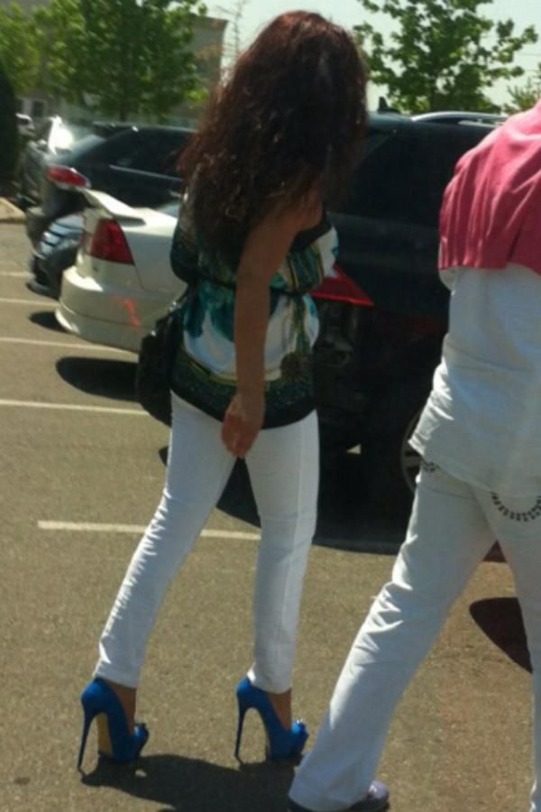 At least Â 6&#8243; heels!Â  How does she even walk in those?Â  Trust me, I&#8217;m not complaining.Â  I&#8217;d want het to keep those on d