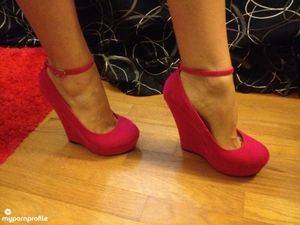 janessajordan: Bought some new shoes today for my L.A. Trip!