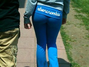 Never seen bright blue yogapants but now that I have, I like them.Â  @SosexyErin has been honing her creep skills since she started followin