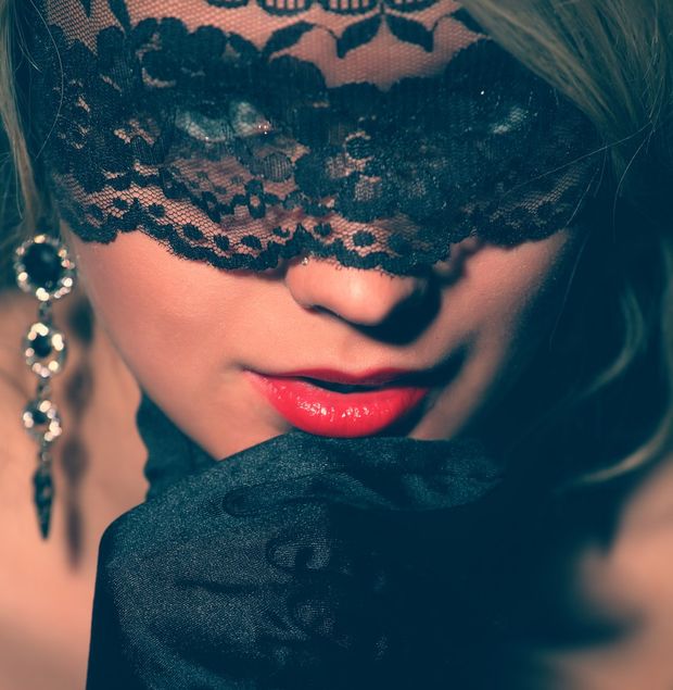 Lace mask