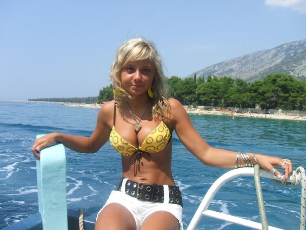 Awesome pic with a fabulous blonde