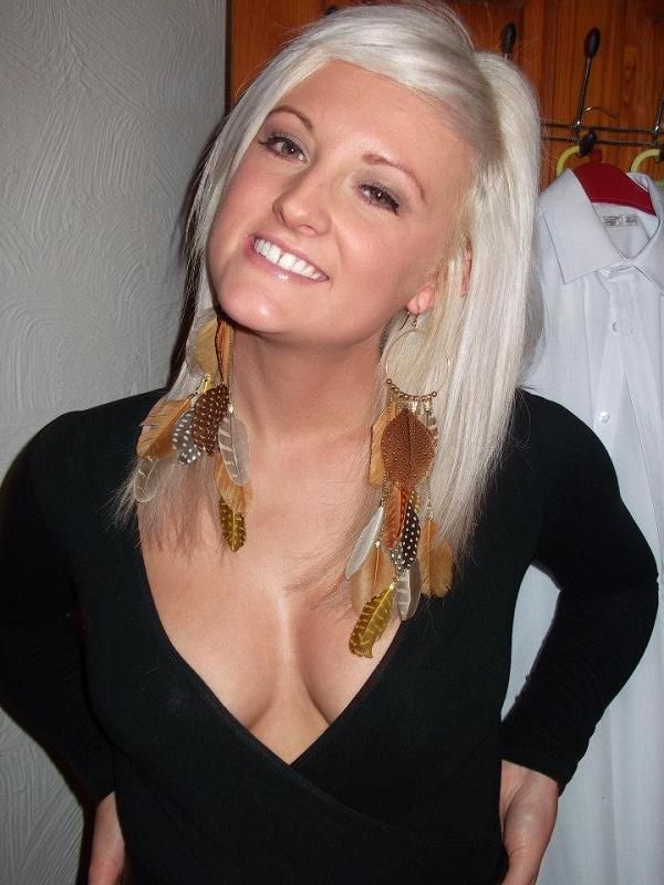 Stunning blonde rookie in this amazing amateur photo