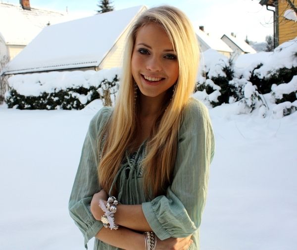 Incredible pic with a gorgeous blonde