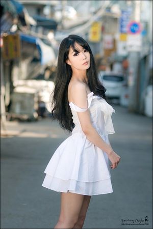 Im Soo Yeon in a lovely white dress and cream high heels