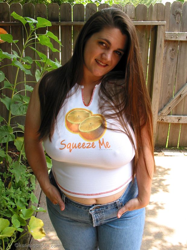 Amazing brunette rack in this hot amateur pic