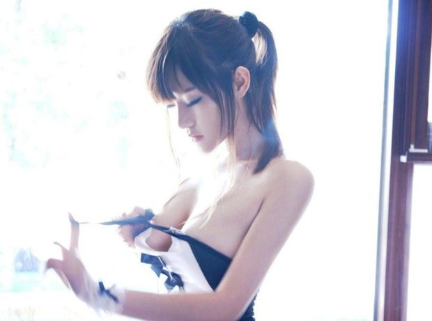Amazing japanese teen in a amazing photo