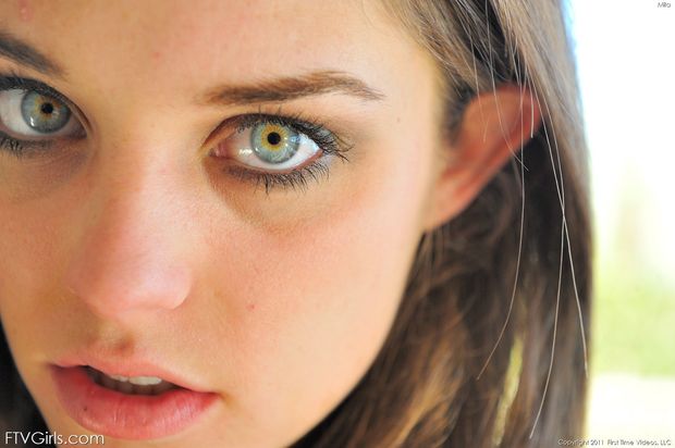 Incredible pic with a stunning teen