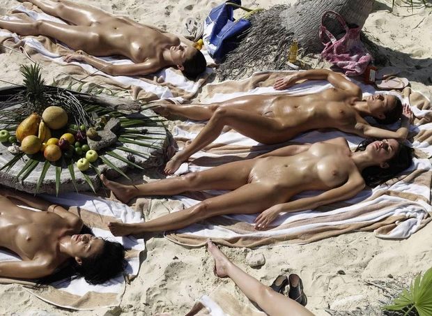 Boobs on Beach - Naked On The Beach