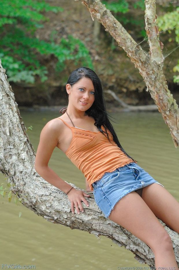 Hot brunette teen in a awesome g-string picture
