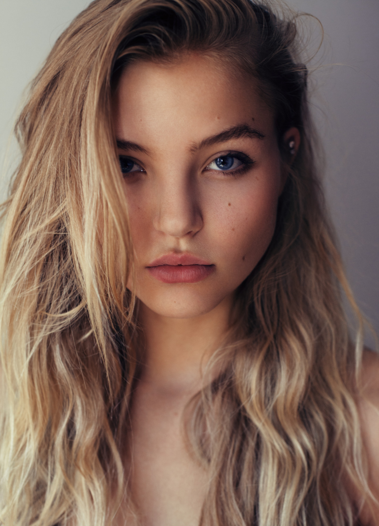 Amazing pic with a superb teen