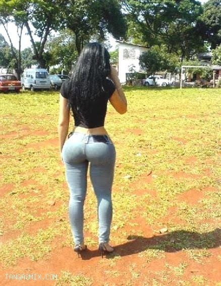 Incredible beginners pic with a superb brunette butt