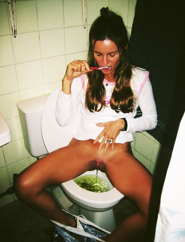 Fabulous brunette in a hot hardcore vagina picture
