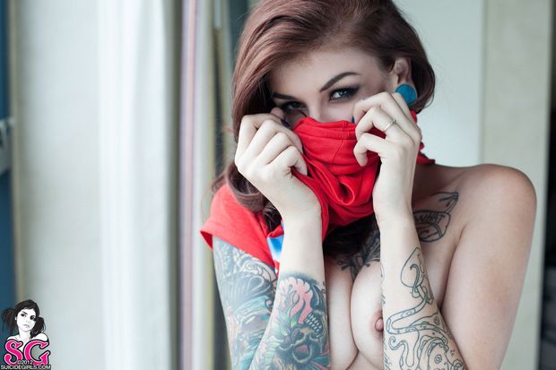 Hot emo in a amazing pic