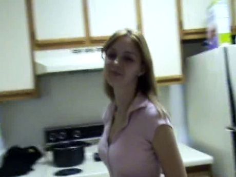 Hot Smiling Amateur Girl Fucking