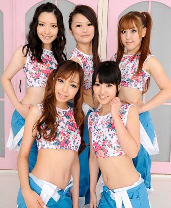 Pretty asian porn star Anri Hoshizaki group sex action