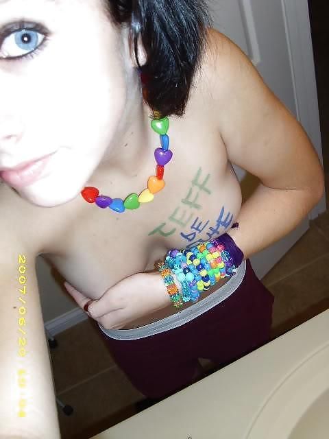 Brunette Candy Chick's Handbra