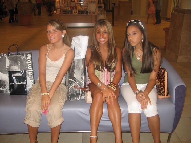 Lovely teen in a amazing pic