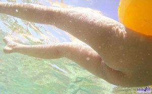 Amazing japanese booty in amazing pic