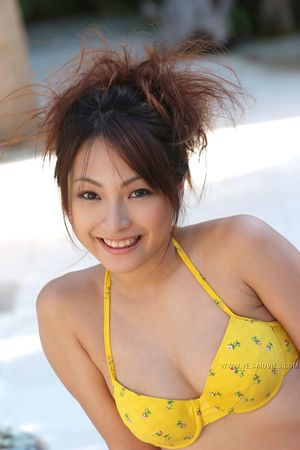 Gorgeous asian in a awesome pic