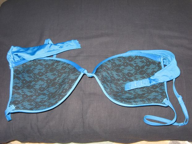 Sexy bra in this hot photo
