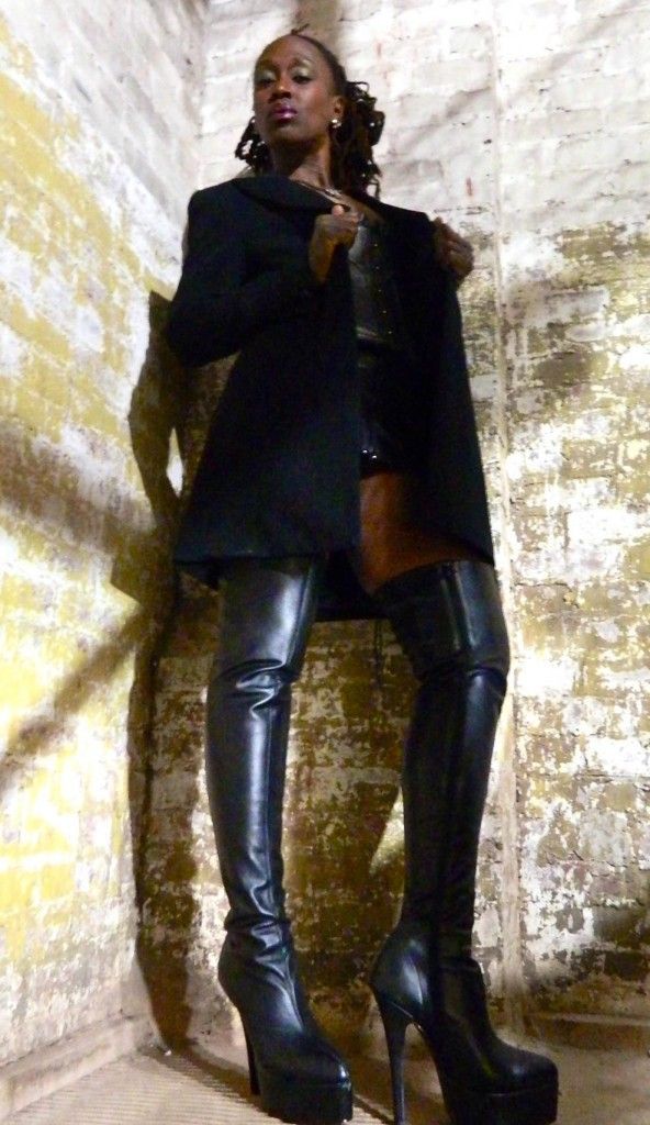 Mistress Martine Phoenix