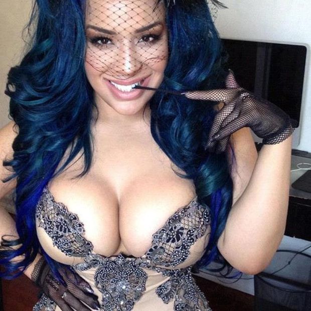 Amazing photo with a fabulous hooters lace