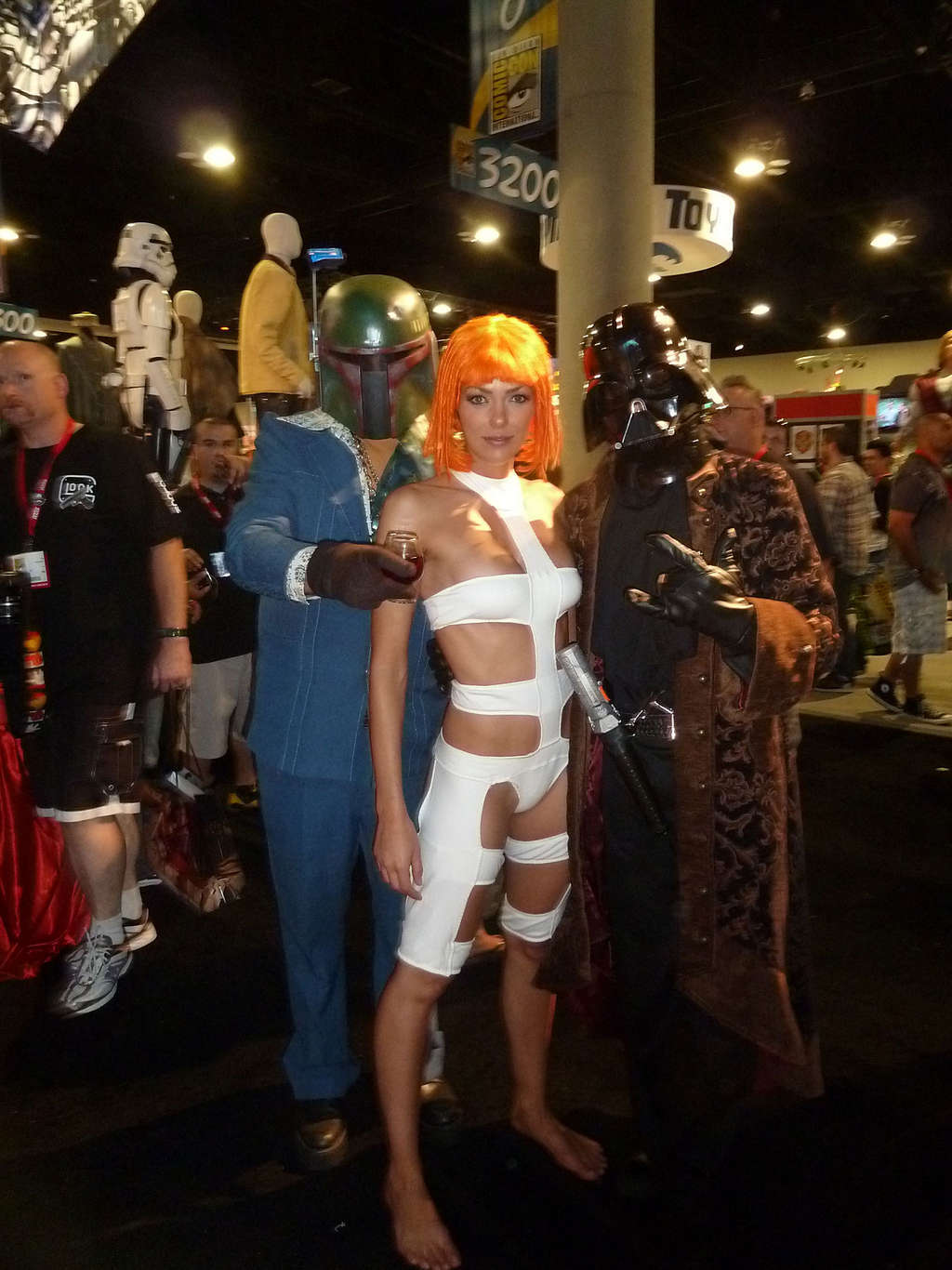 Adrianne Curry as Leeloo