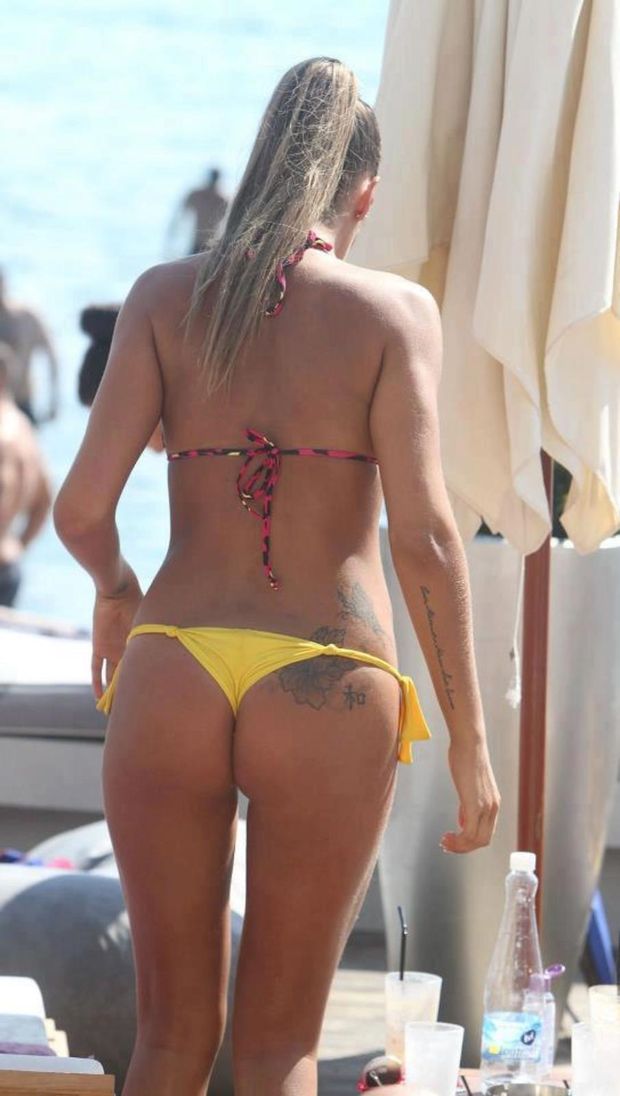 Fabulous ass novice in hot amateur picture