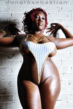 Hot pic with gorgeous dark-skinned athletic body