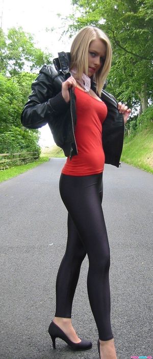 Amazing wife pic with a fabulous blonde muscular body