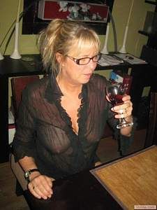 Fabulous cougar in a amazing pic