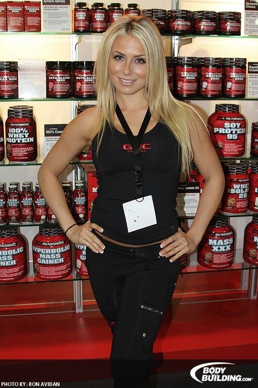 Lovely blonde toned body in amazing photo