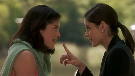 Sarah Michelle Gellar and Selma Blair - Lesbian kiss - Cruel Intentions (1999)