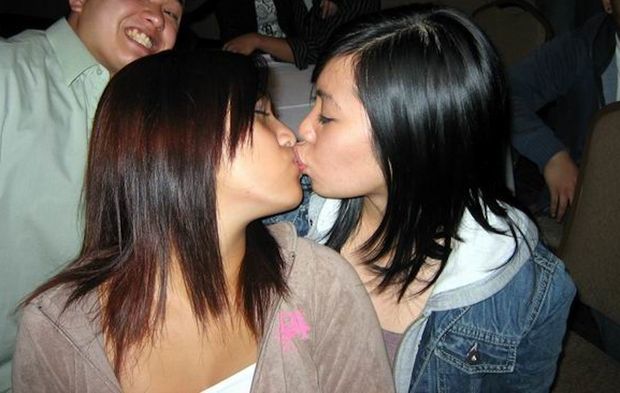 Sexy asian in a awesome pic