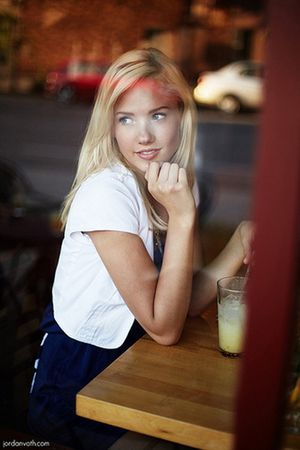 Sexy blonde in a hot pic