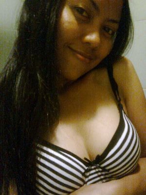 Gorgeous japanese in a hot homemade pic