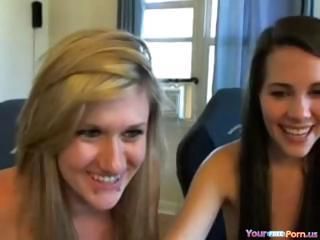 Two chicks masturbating together for the webcam