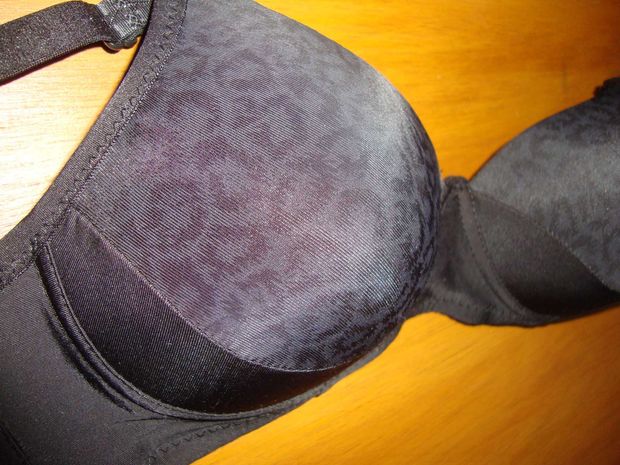 Incredible pic with superb bra
