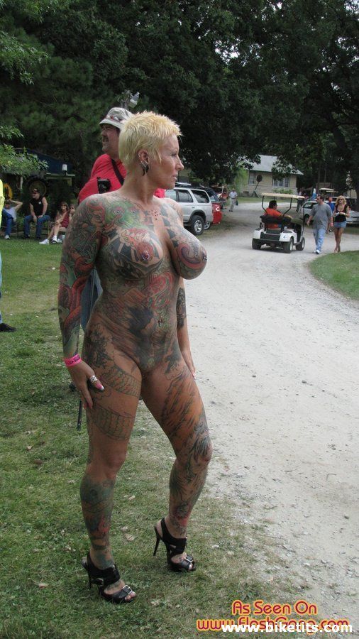 Hot amateur funny pic with beautiful blonde cougar