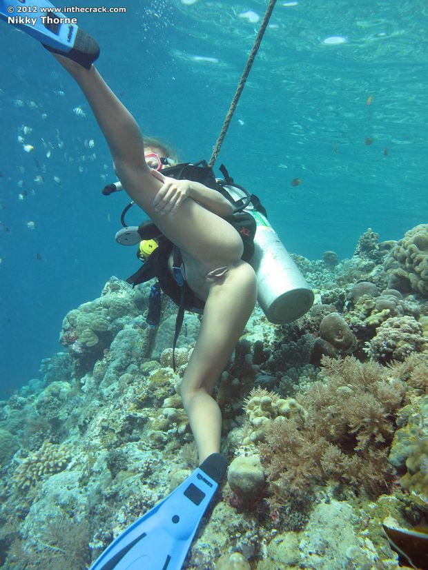 nikky-thorne-naked-diver-10