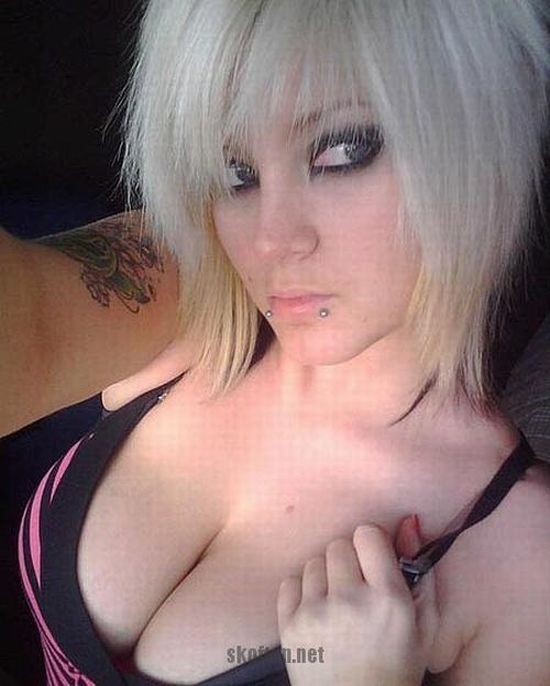 Hot photo with a lovely emo