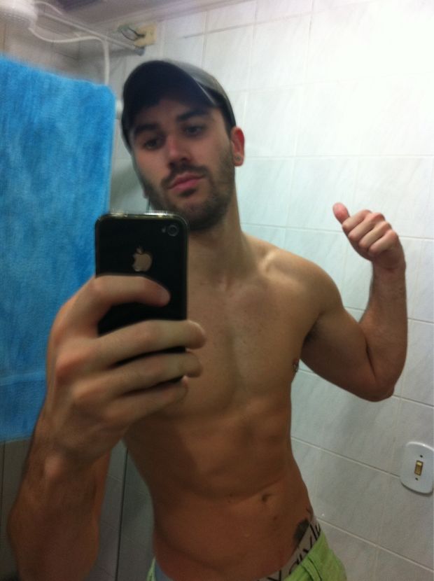 Murilo Mazer (Hot Brazilian Guy) on Guys With iPhones