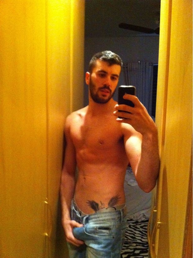 Murilo Mazer (Hot Brazilian Guy) on Guys With iPhones