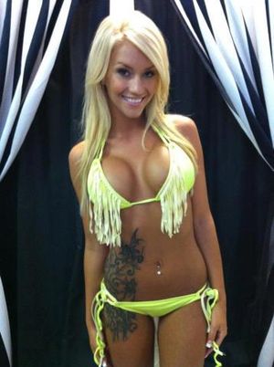 Gorgeous blonde muscular body in this amazing photo