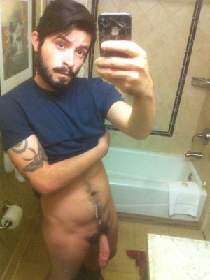 Hot bearded guy with your iPhone! â™¥ guyswithiphones