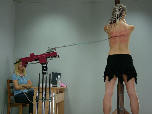 4bdsmsluts:

another whipping machine in action