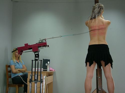 4bdsmsluts:

another whipping machine in action