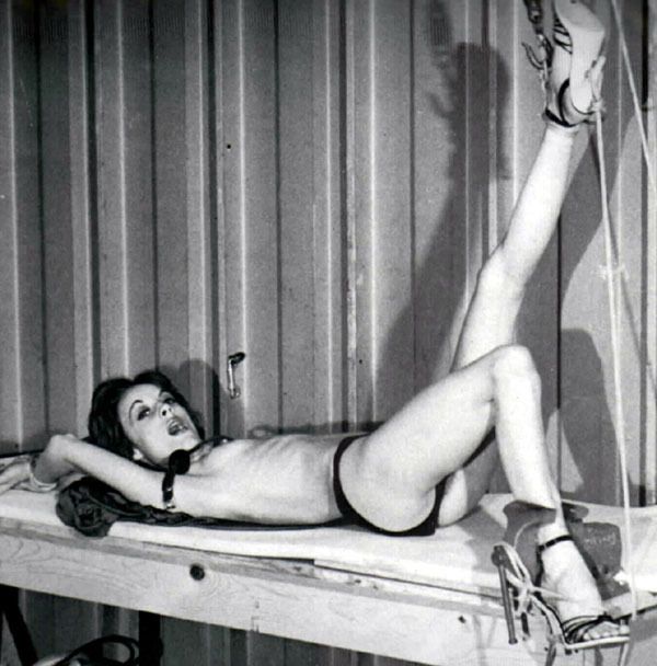 Hot bondage vintage pic